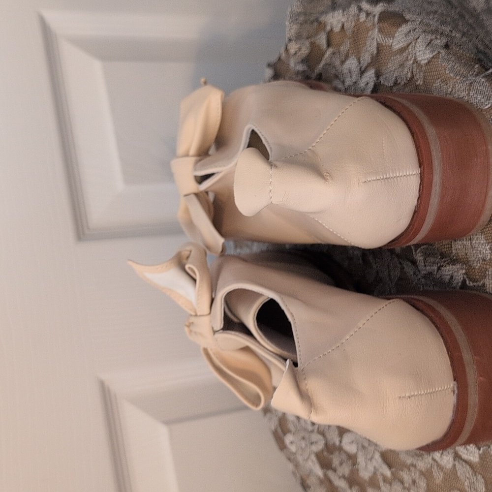 Shoes - Picture 2 of 4